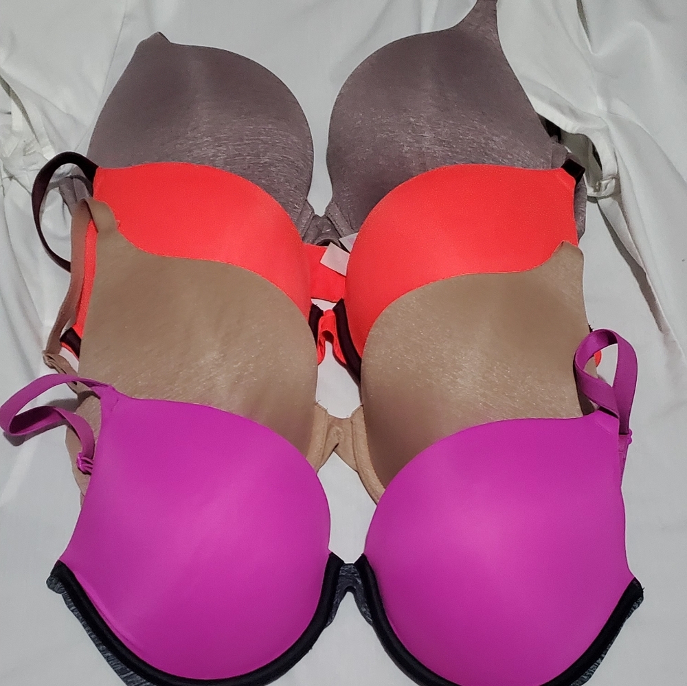 Lot of 4 Victoria Secret bras
